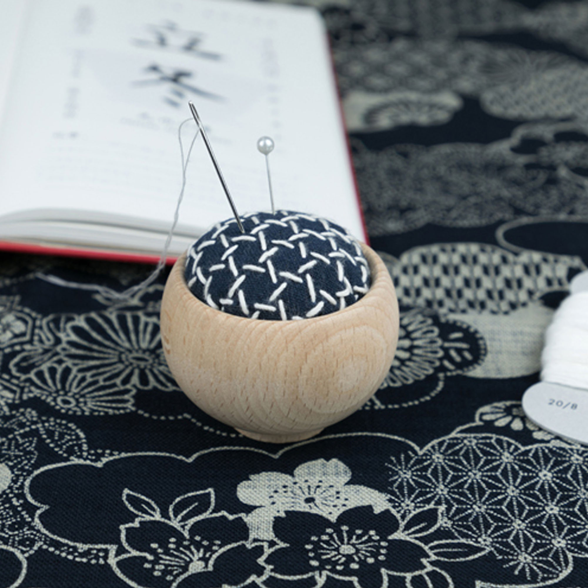 قاعدة خشب صلبة على الطراز اليا - مراجعة Sewing Pin Cushion وسعره