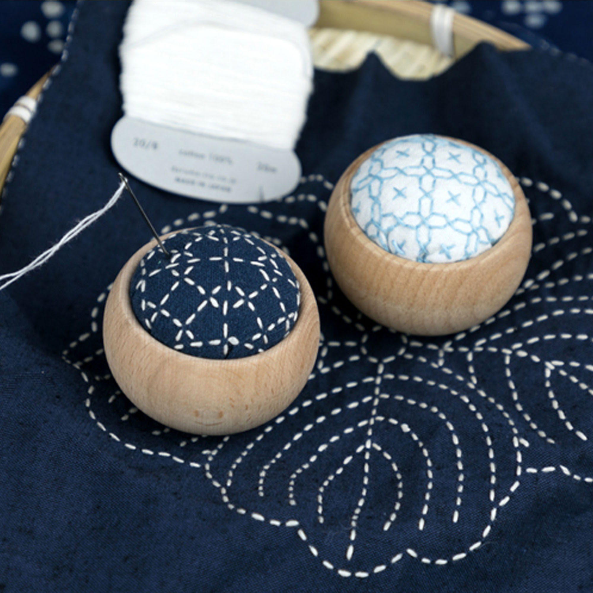 قاعدة خشب صلبة على الطراز اليا - مراجعة Sewing Pin Cushion وسعره