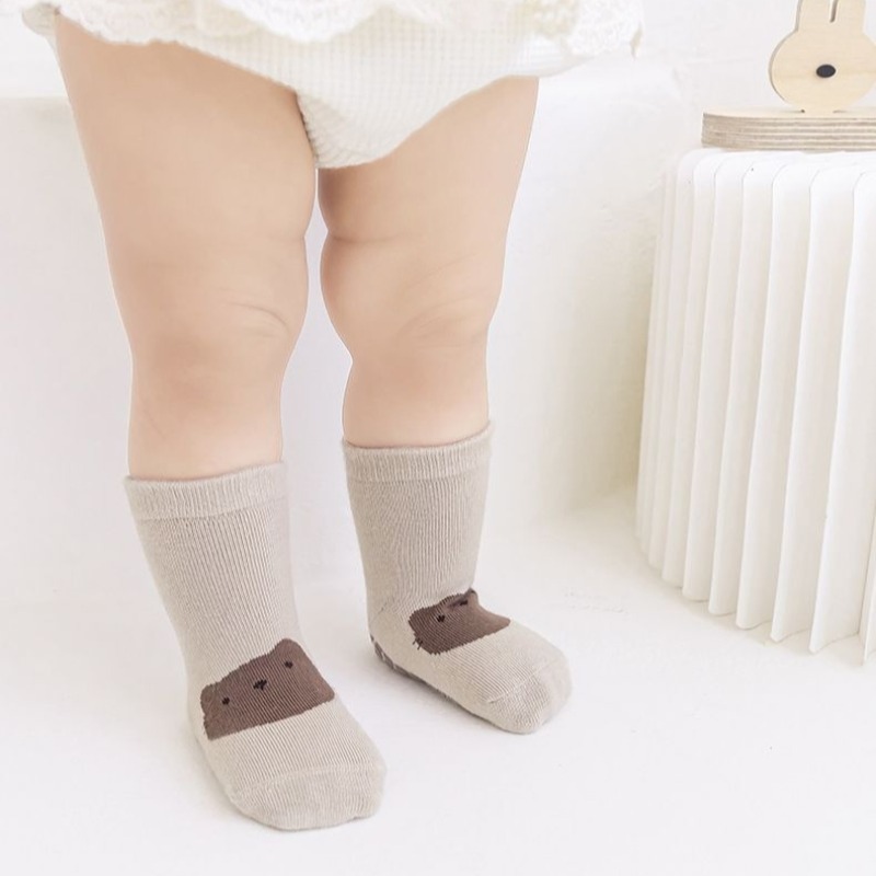 جوارب أطفال مضادة للانزلاق من  - مراجعة Gripper Foot Walking وسعره