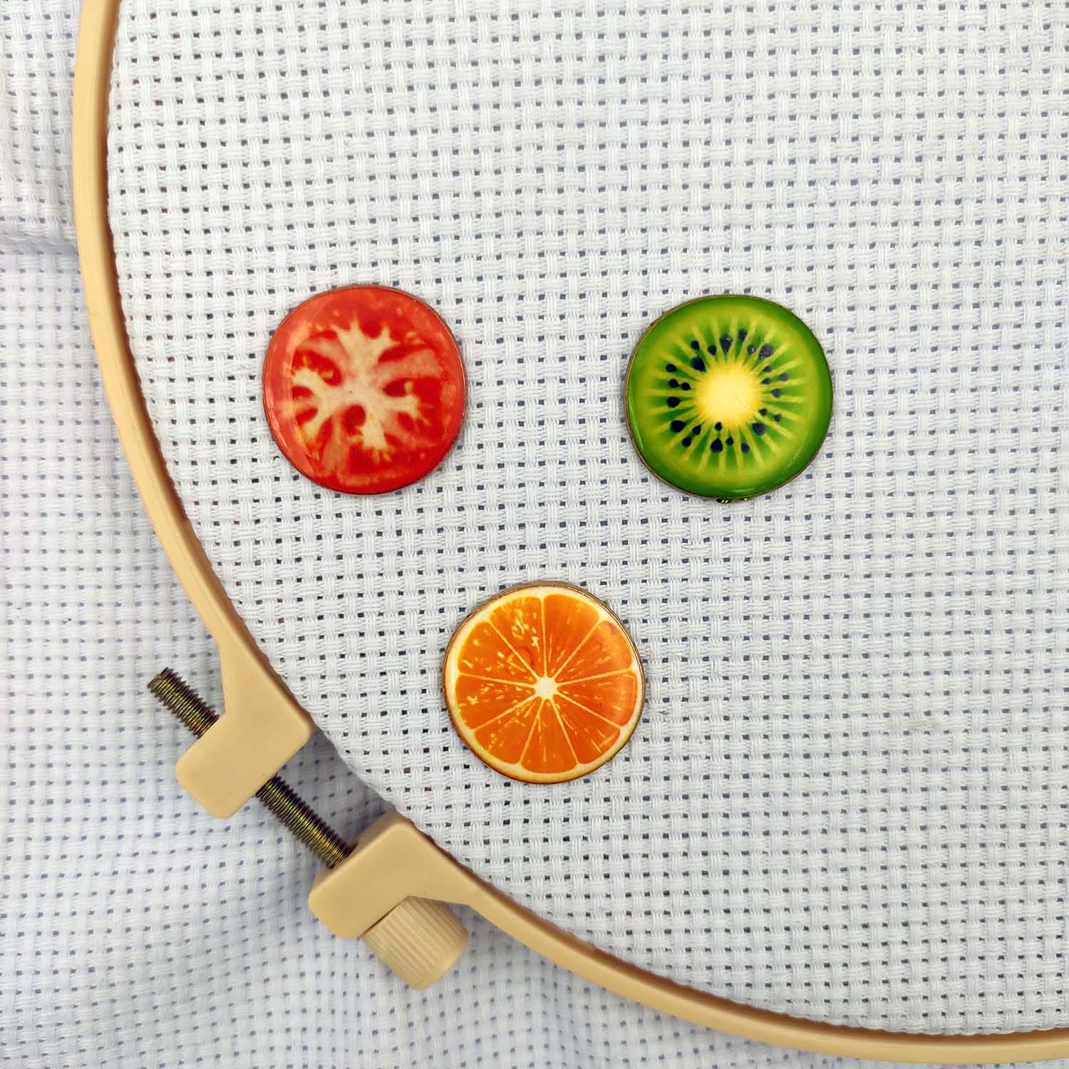 حامل إبر مغناطيسي على شكل فواك - مراجعة Sewing Pin Cushion وسعره