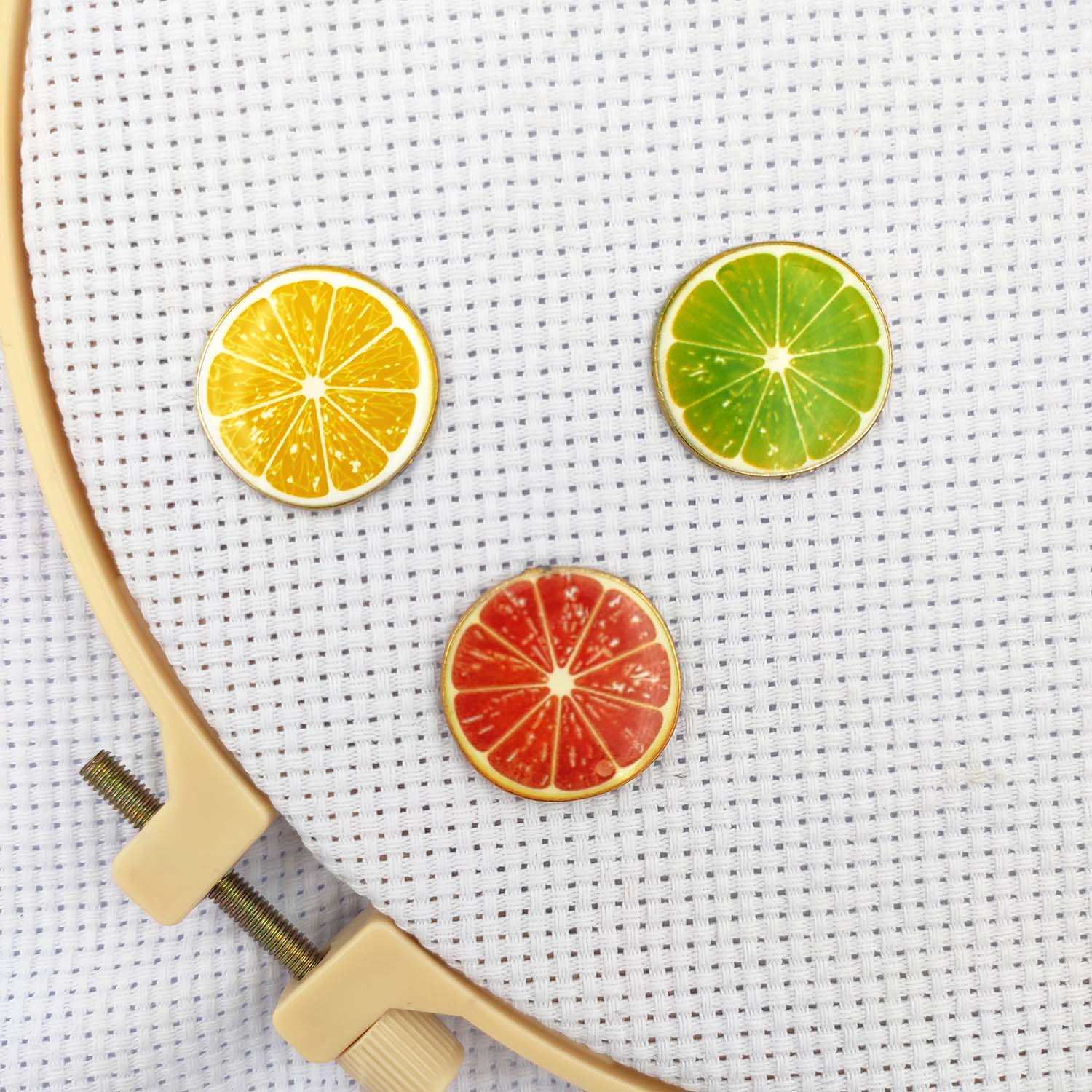 حامل إبر مغناطيسي على شكل فواك - مراجعة Sewing Pin Cushion وسعره